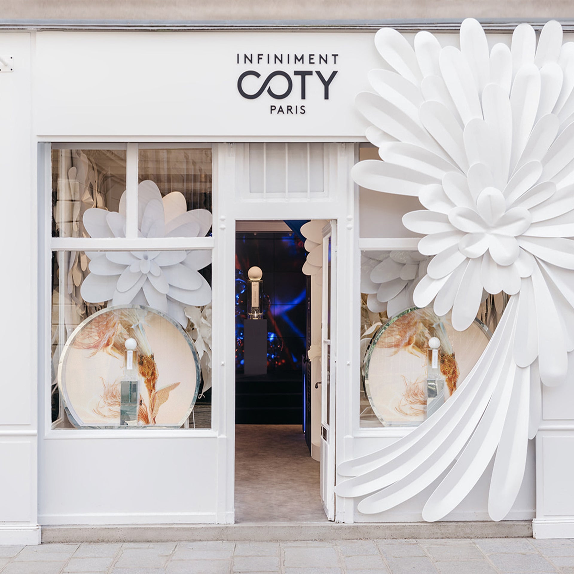 Paris boutique facade